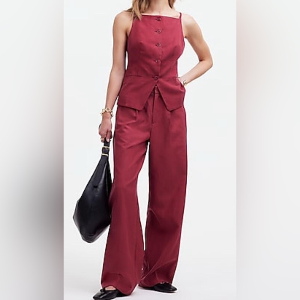 Slouchy Straight Pants in
Drapey Twill
Color:Claret